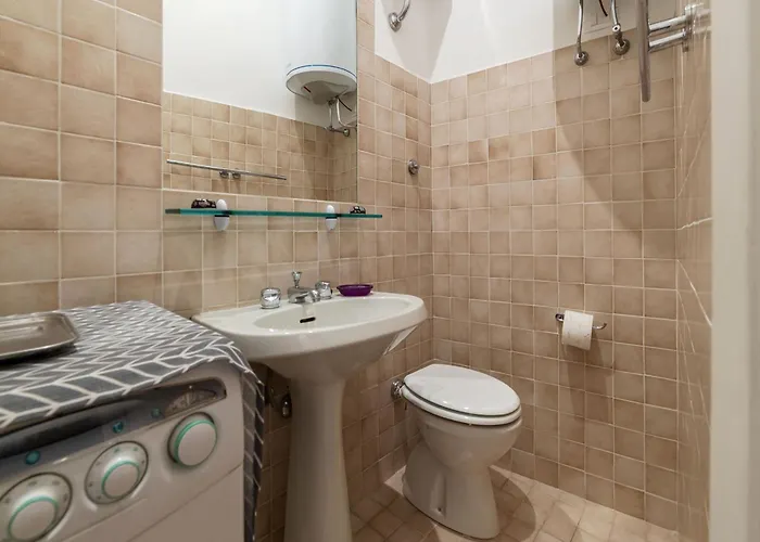 Apartment Guesthost - Bright X4 Along The Tevere! Rome